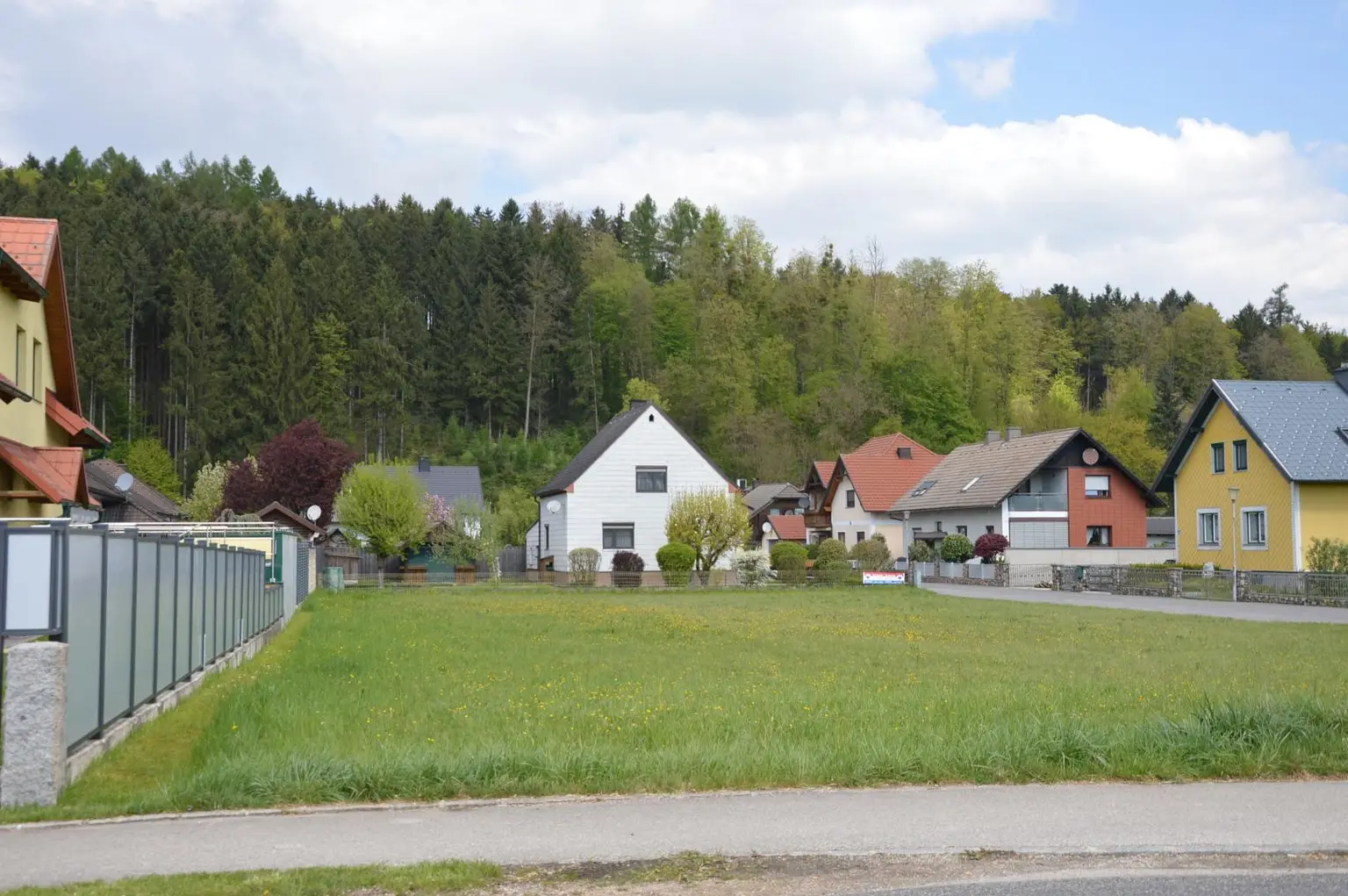 in einer schönen Siedlung gelegen