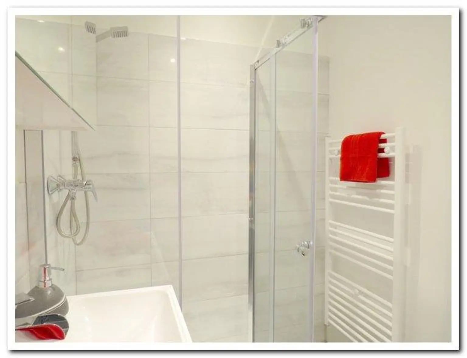 PRIVATVERKAUF: 1100 Wien/Fußgängerzone Favoritenstraße: Neu sanierte 2 Zimmer-Wohnung mit Parkblick