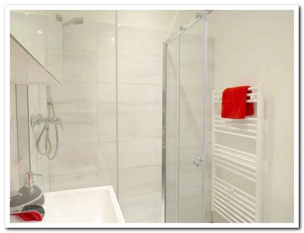 PRIVATVERKAUF: 1100 Wien/Fußgängerzone Favoritenstraße: Neu sanierte 2 Zimmer-Wohnung mit Parkblick