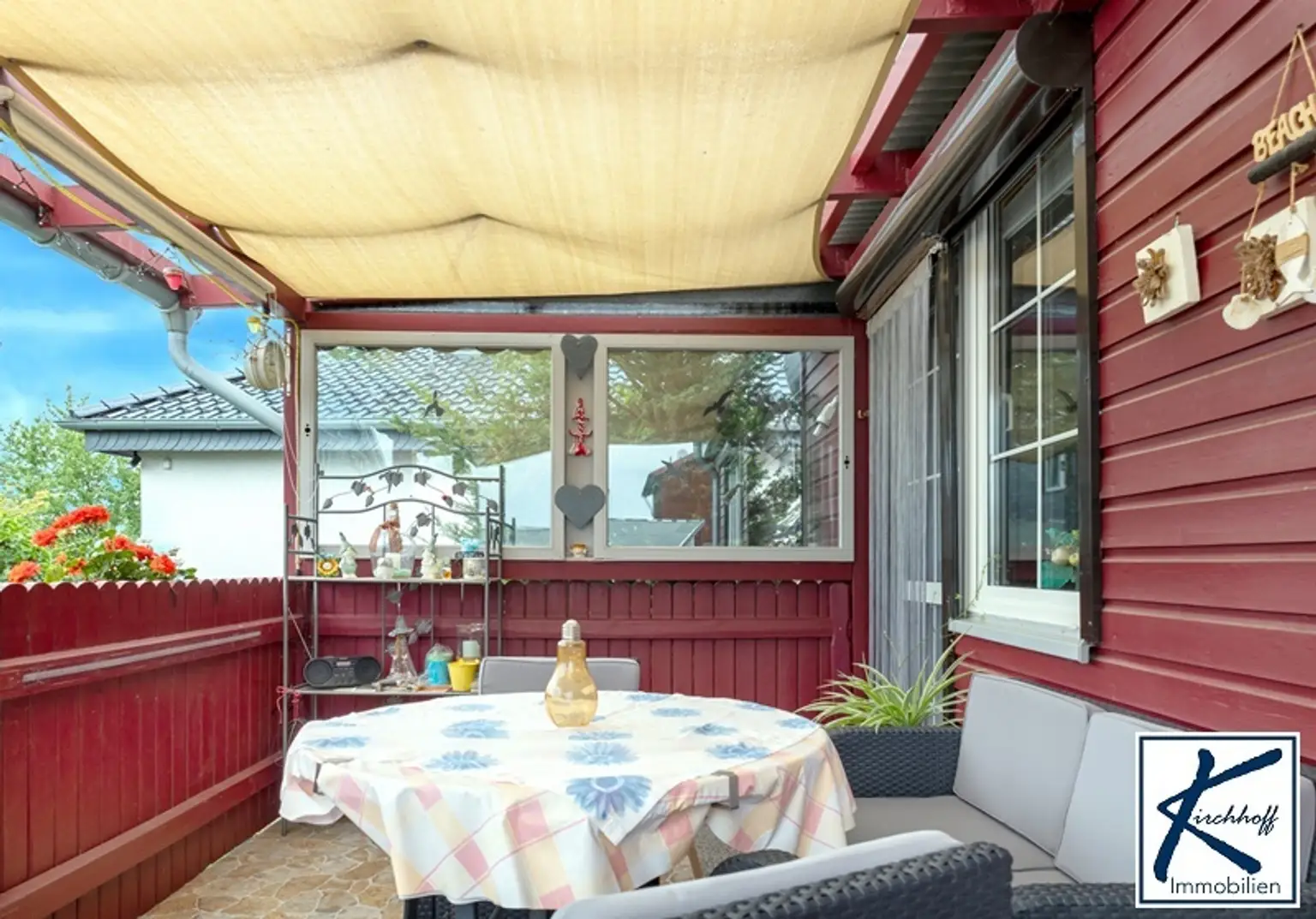 überdachte Hochterrasse