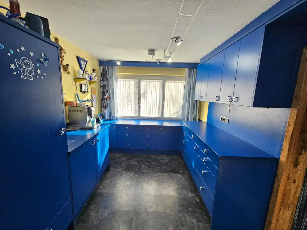 Großzügiges Zweifamilienhaus mit Garten und Pool