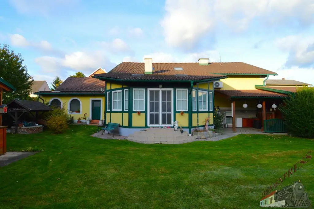 Gepflegtes Einfamilienhaus - Doppelcarport - Garage - neue Pelletheizung mit Solaranlage