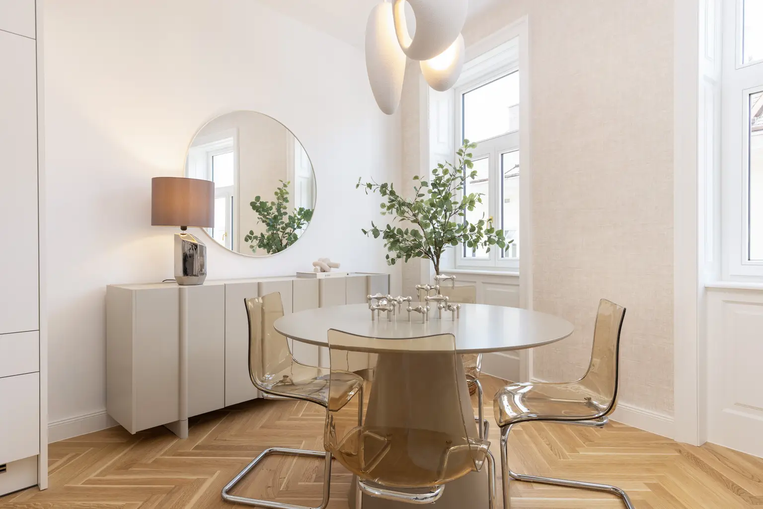Innenarchitektonisch gestaltete 2-Zimmer-Musterwohnung mit Wohnküche und Terrasse