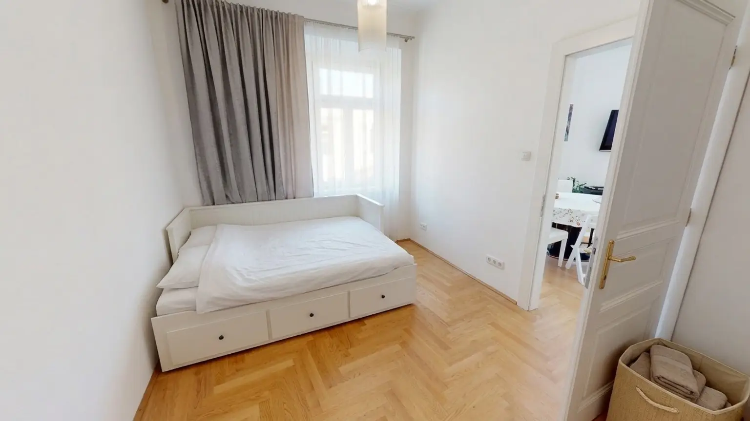 Stilvoller 4-Zimmer-Altbau mit hochwertiger Ausstattung beim Schweizergarten