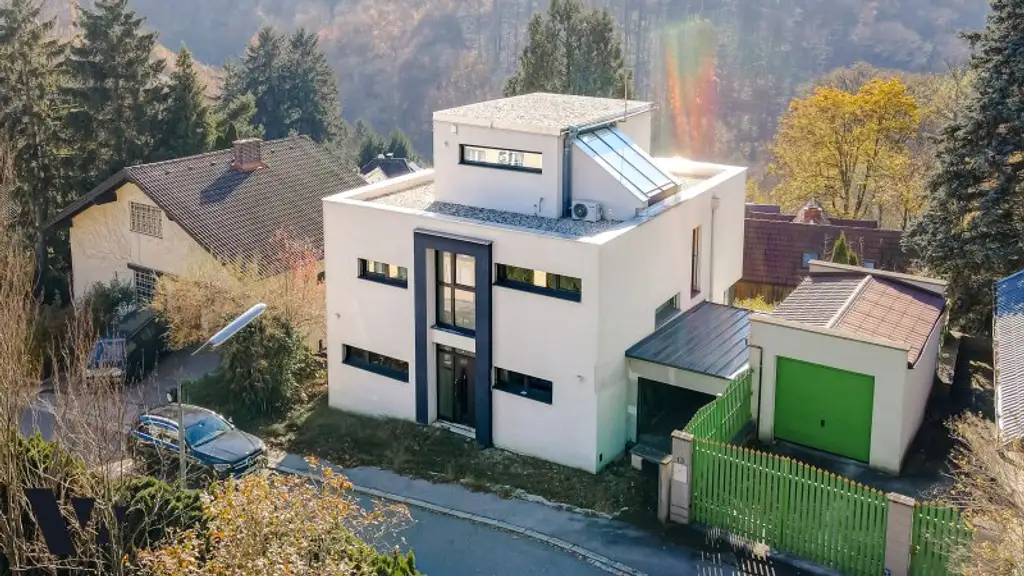 EXKLUSIVE VILLA AM RANDE DES WIENERWALDS | PANORAMABLICK & SÜDHANGLAGE