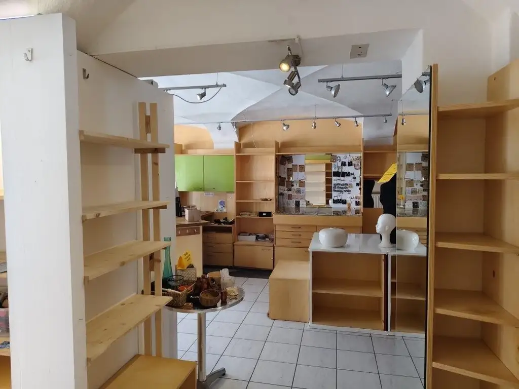 Geschäftsfläche Mitten am Kaiser-Josef-Platz - SOFORT VERFÜGBAR