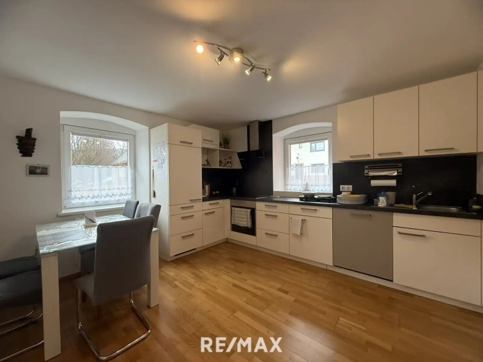 *** Top kernsaniertes 439m² Zinshaus mit Nebengebäude in Kindberg – 4 Einheiten incl. Carports, voll vermietet, starke Renditechance! ***