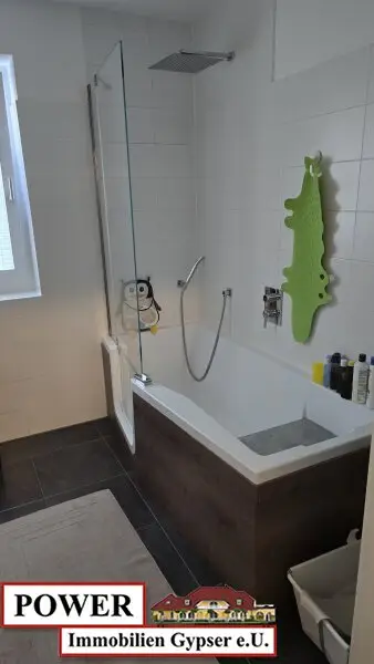 Traumhafte Gartenwohnung im Herzen von Seeham – 4 Zimmer, große Terrasse!
