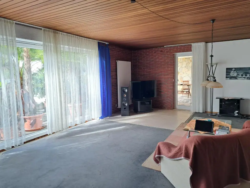 Sanierungsbedürftiges Einfamilienhaus in ruhiger Lage