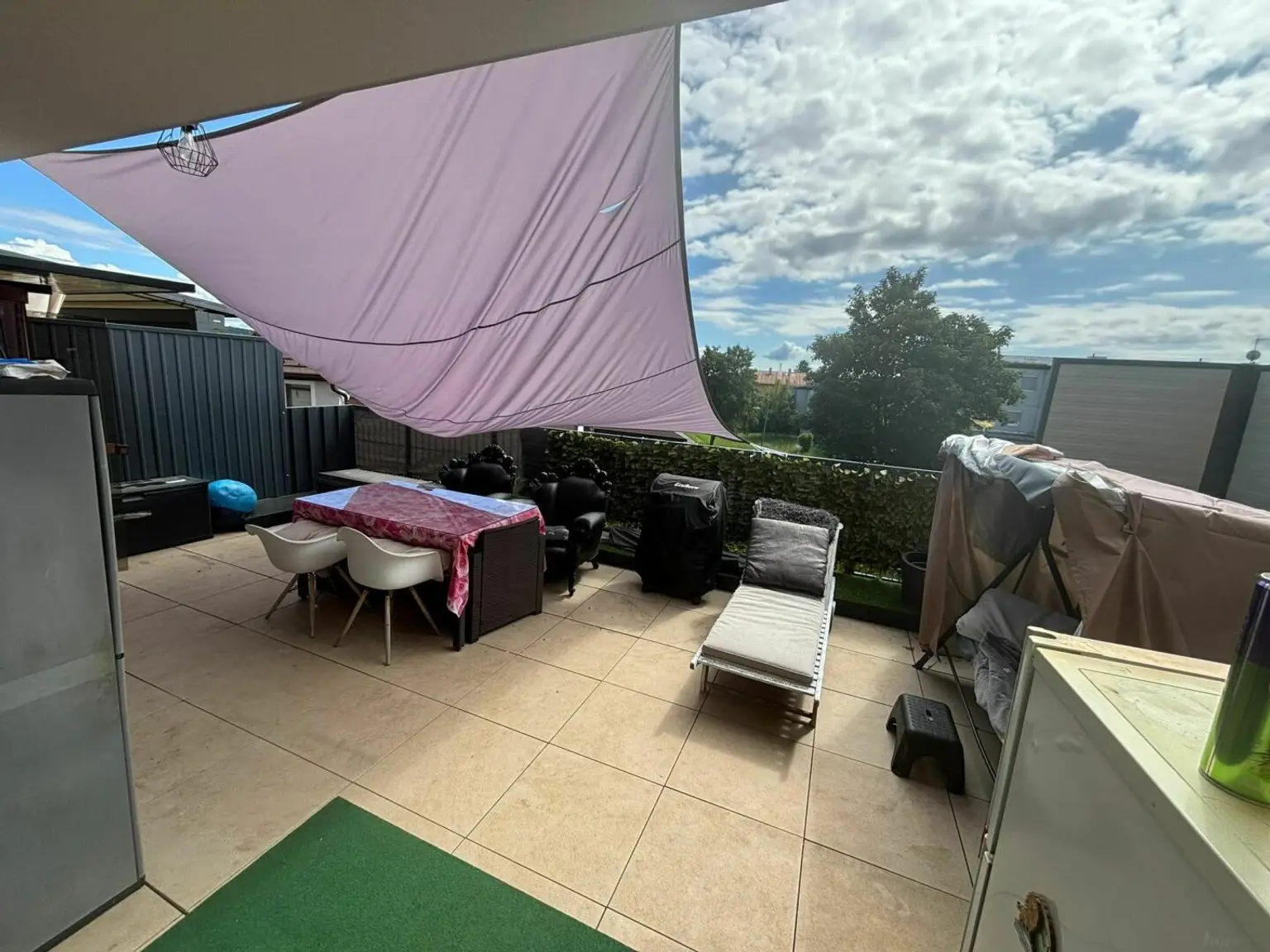 Moderne Maisonettewohnung mit großzügiger Terrasse und Balkon