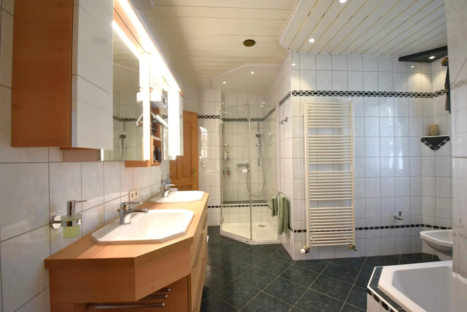 Haus auf großem Grundstück