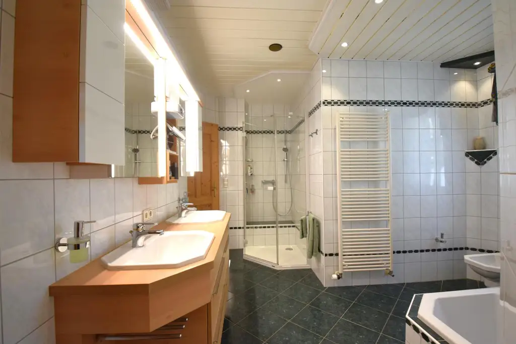 Haus auf großem Grundstück