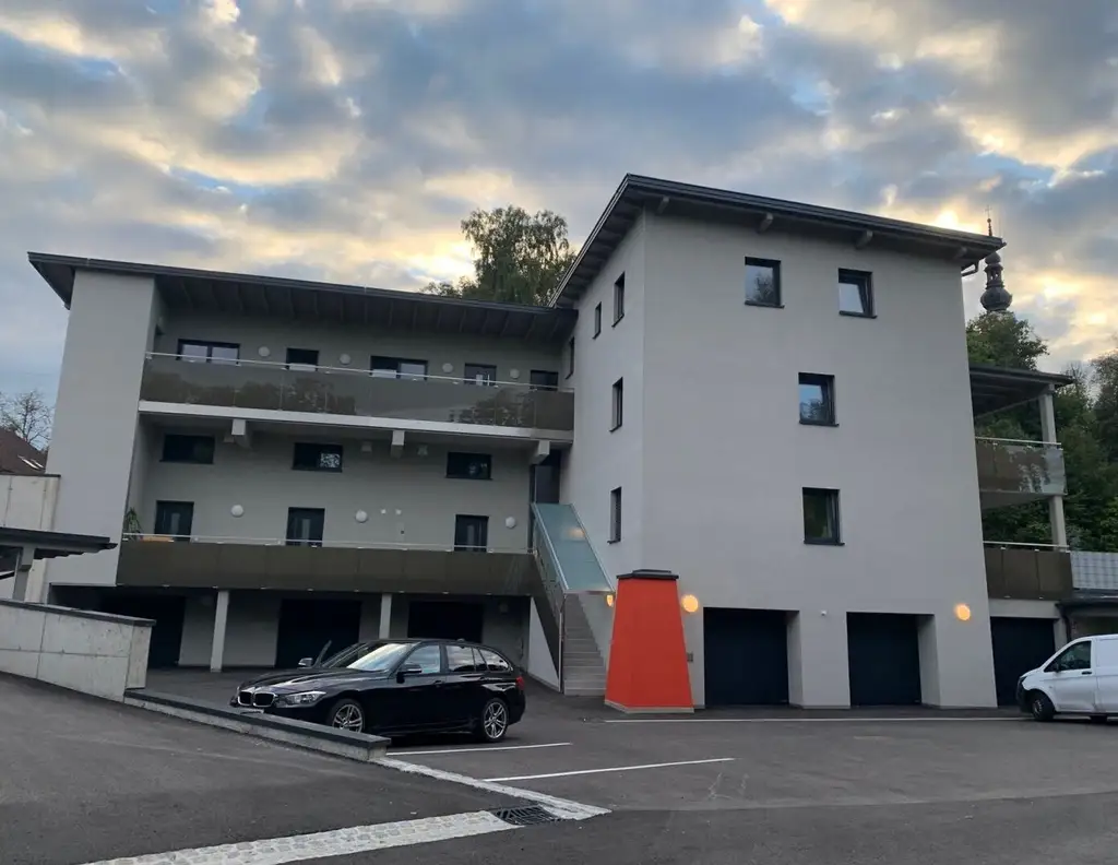 Gut vermietete Erstbezugs-Maisonettewohnung mit überdachter Terrasse und Garage