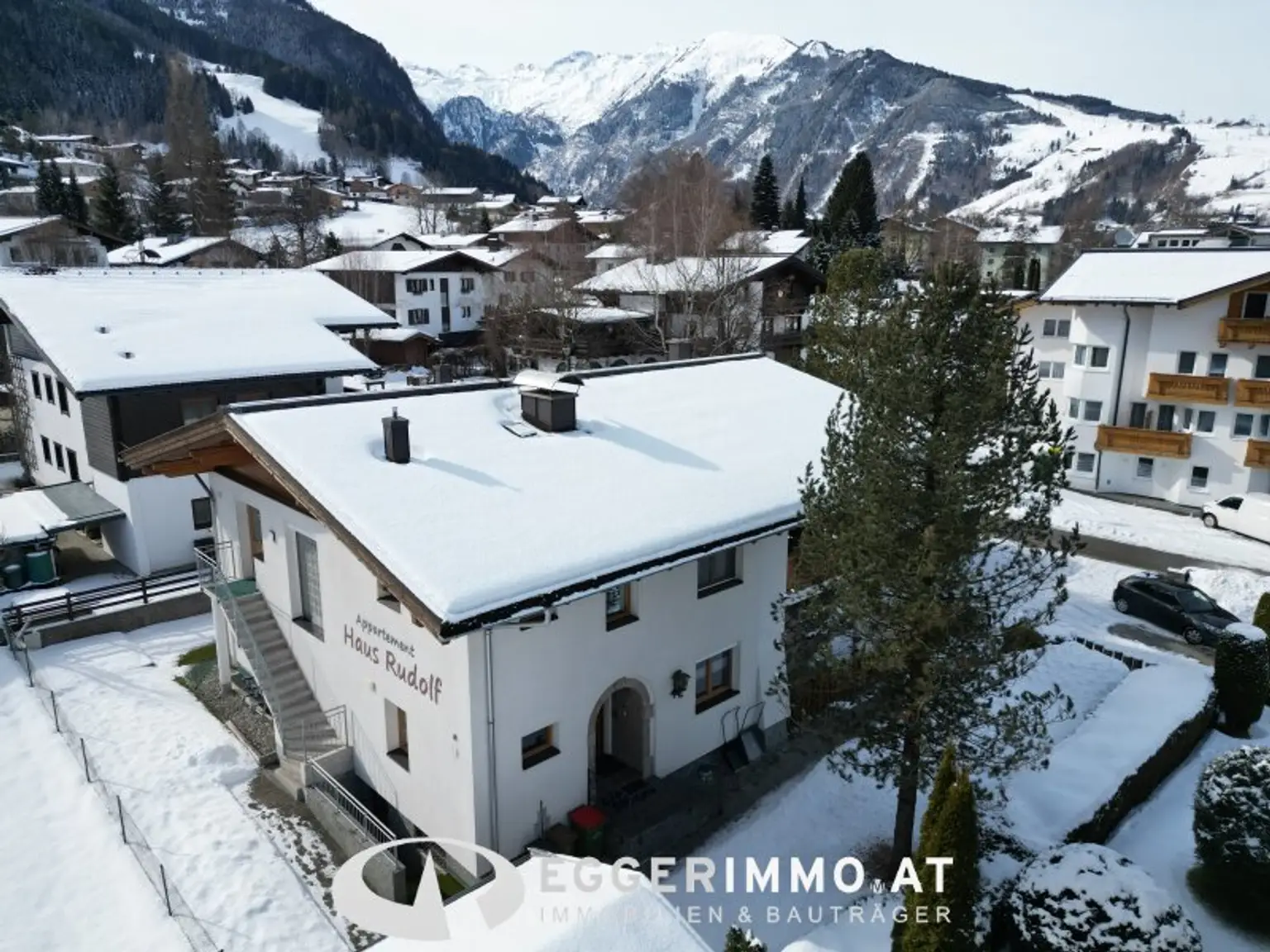 Living and Renting in the Heart of Kaprun – Exclusive Multi-Family House with Separate Apartment