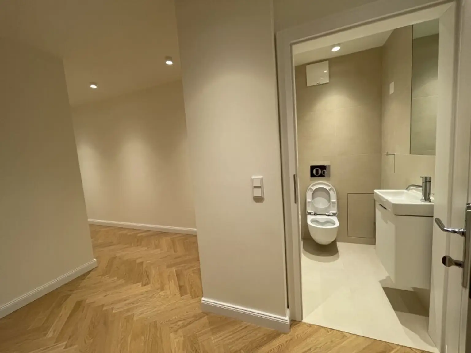 URANIA: 3 Zimmer mit hofseitiger Terrasse in Ruhelage: Luxus pur in Citynähe