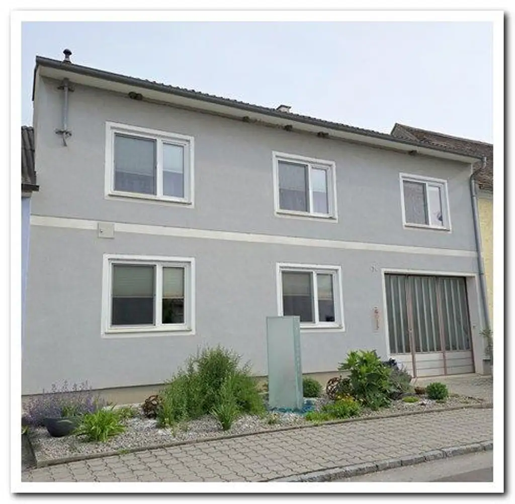 2042 Großnondorf/Guntersdorf: Große Liegenschaft - ideal für Tierhaltung - mit großem Einfamilienhaus samt gewerblichem Zubau