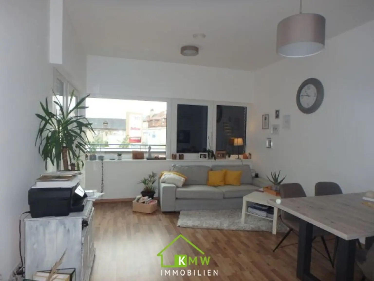 Lichtdurchflutete, moderne 2 Zimmer Wohnung mit Terrasse und 2 Tiefgaragenplätze