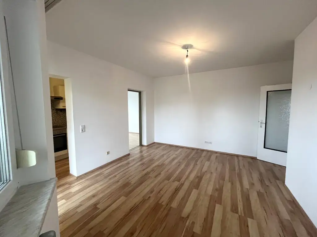 Zentral gelegen: 3-Zimmer-Wohnung mit herrlicher Loggia
