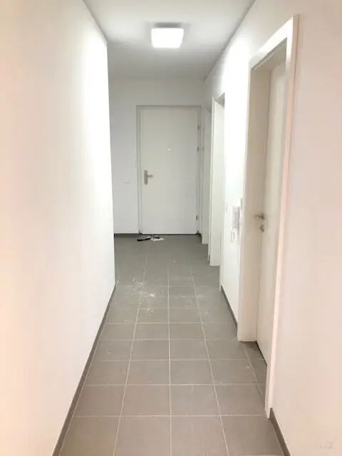 Vorraum - Blick zum Wohnungseingang