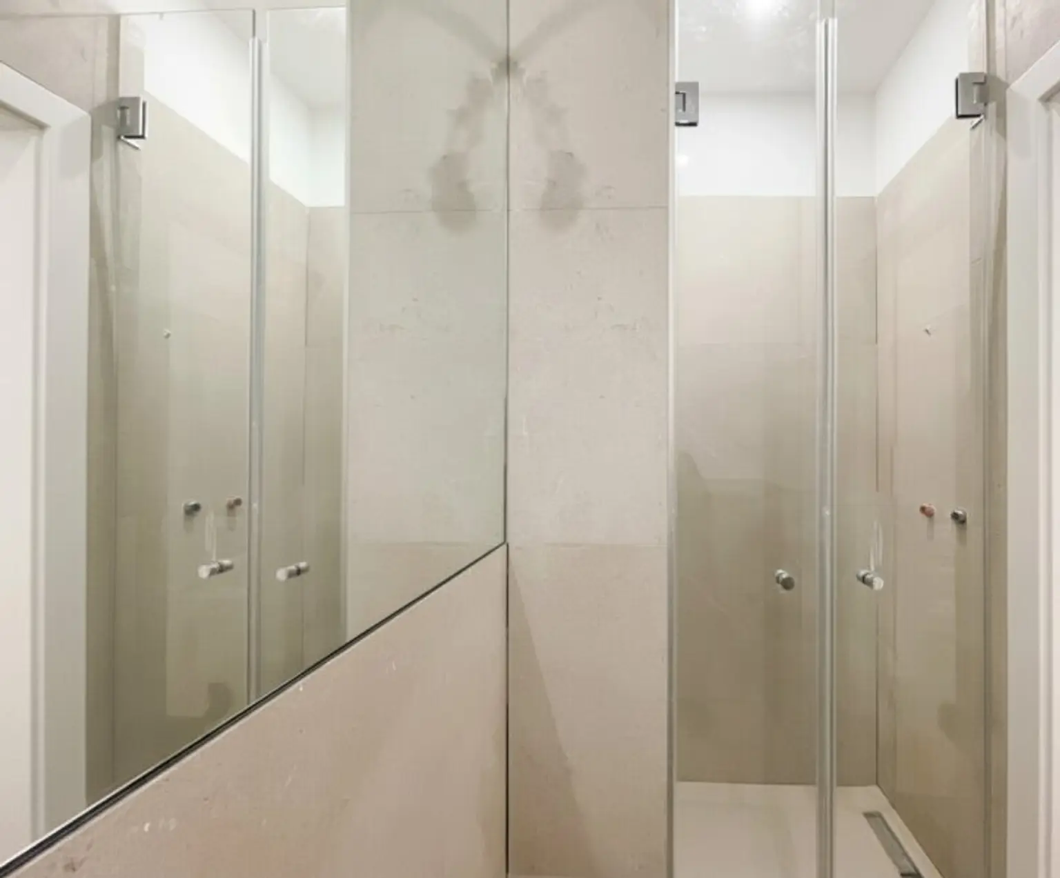 Hofseitige wunderschön sanierte 2-Zimmer-Altbauwohnung – Ruhe & perfekte Aufteilung