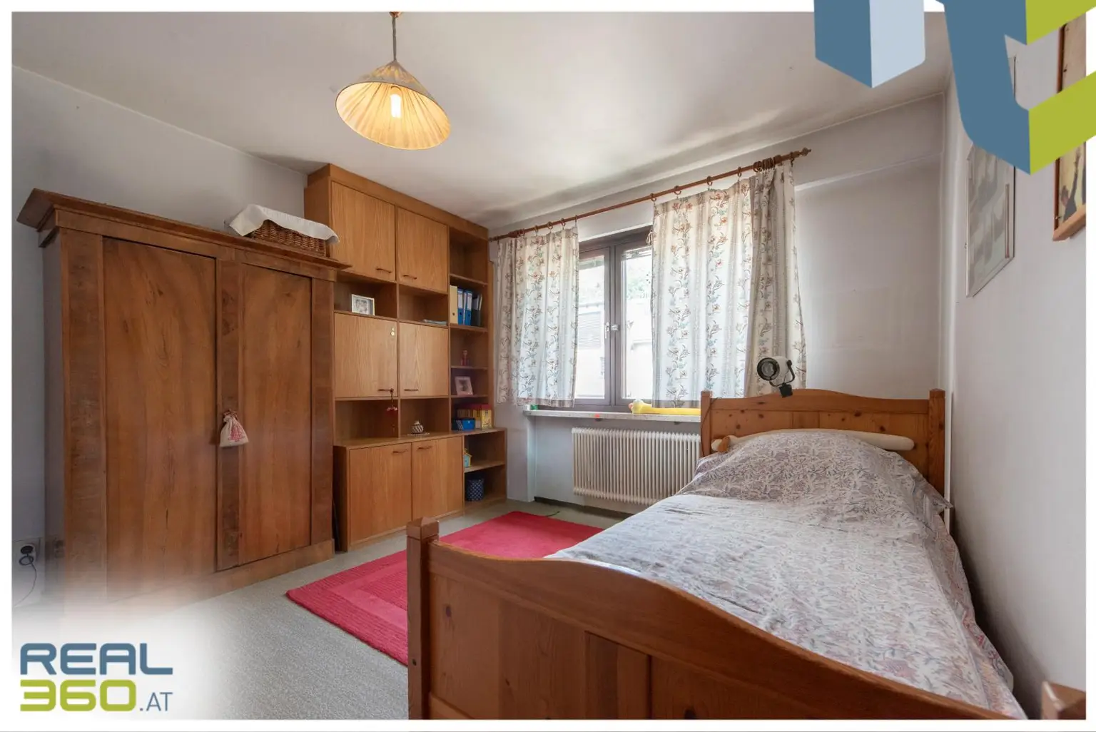 Schlafzimmer 2 im 1. OG