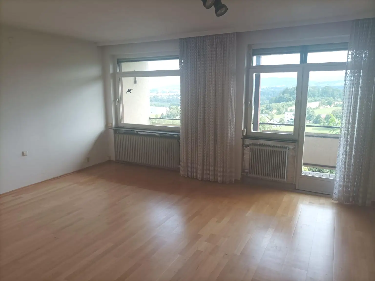 Geräumiges Ein-Zweifamilienhaus in unverbaubarer Aussichtslage- auch Zweitwohnsitz möglich