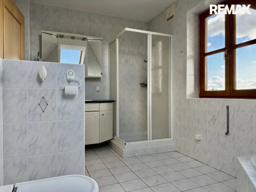 Seenahe Lage mit Badeplatz – Einfamilienhaus am Schloßsee (2. Reihe) inkl. Seezugang, ca. 125 m² Wfl.