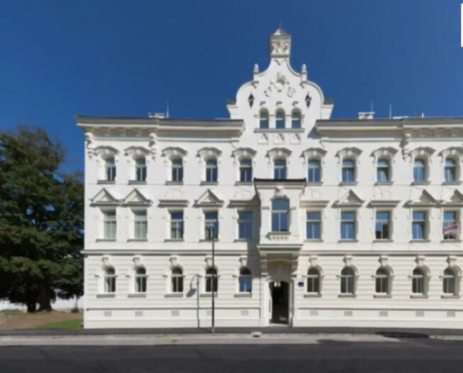 Provisionsfrei für den Mieter! 3-Zimmer-Wohnung in wunderschönem Altbau!