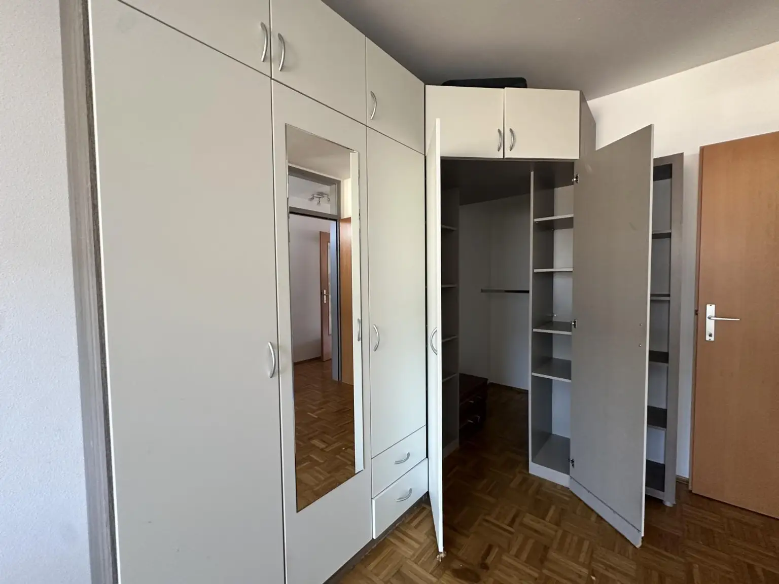 Kleiderschrank