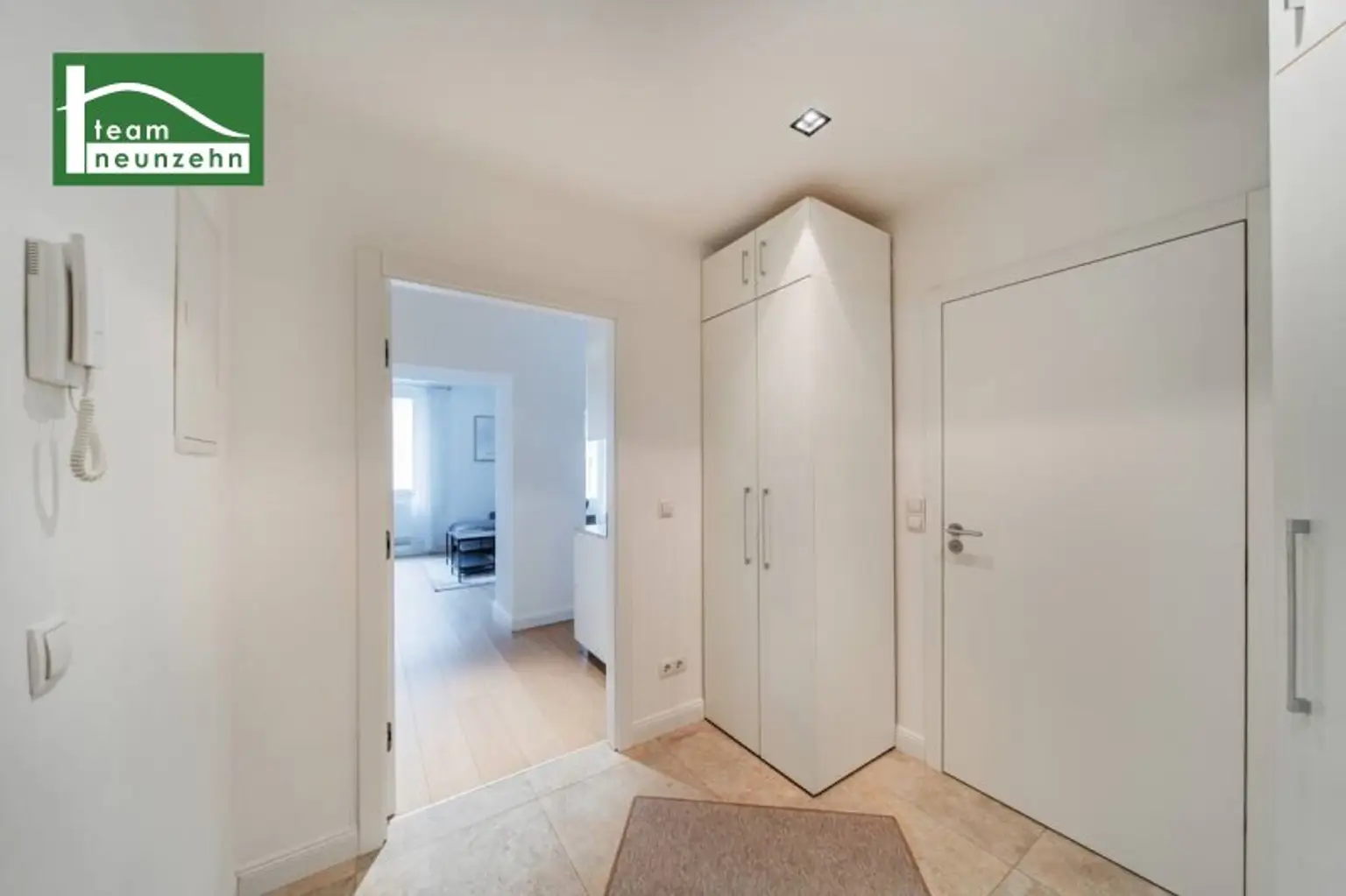 Klimatisierte Wohnung in Hofruhelage am Hohen Markt mit Stellplatzberechtigung! 2 Bäder und Balkon!