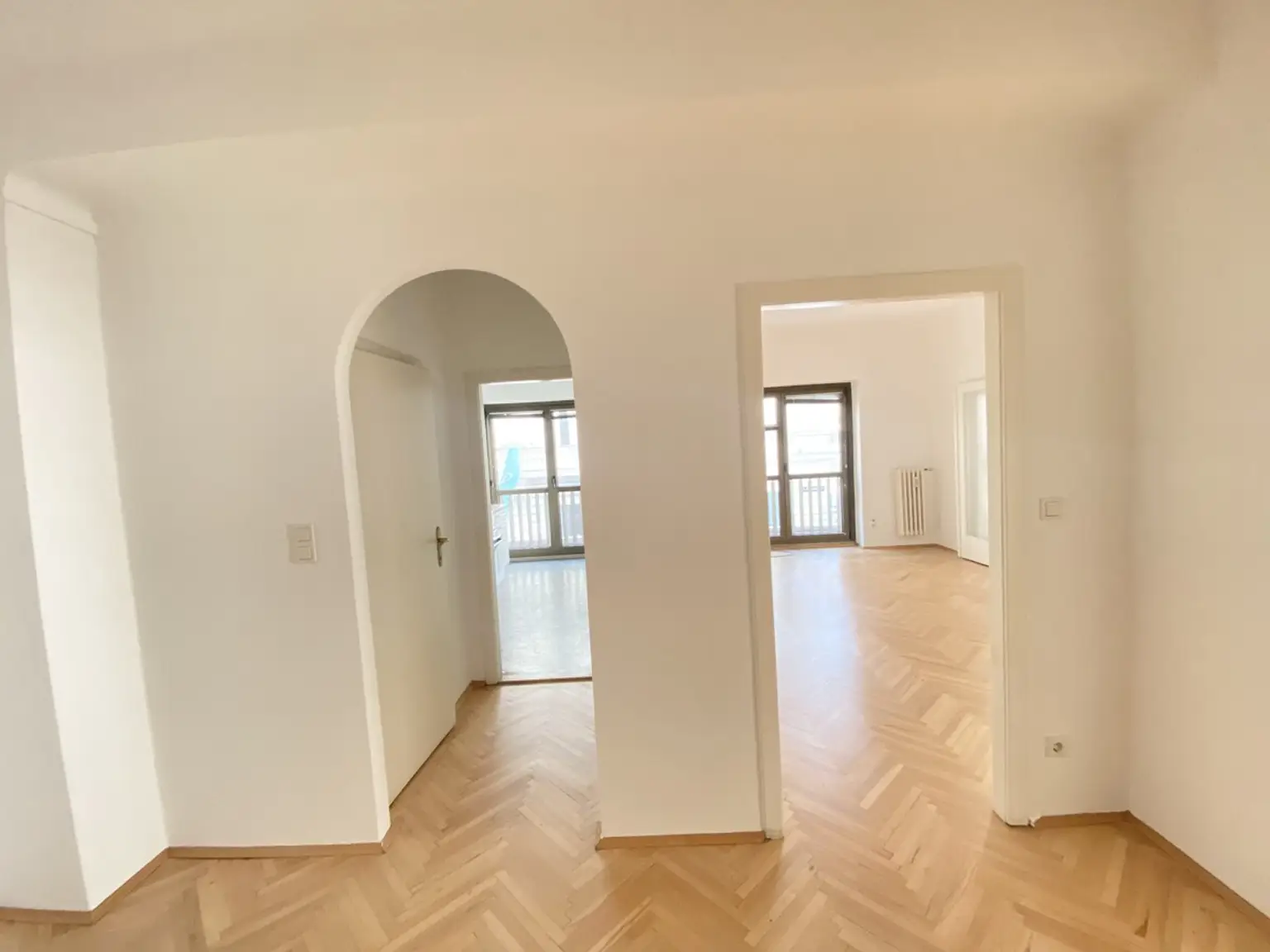 OPERNRINGHOF 3 Zimmer Wohnung /Büro  I 2 Bedroom Apartment opposite Opera