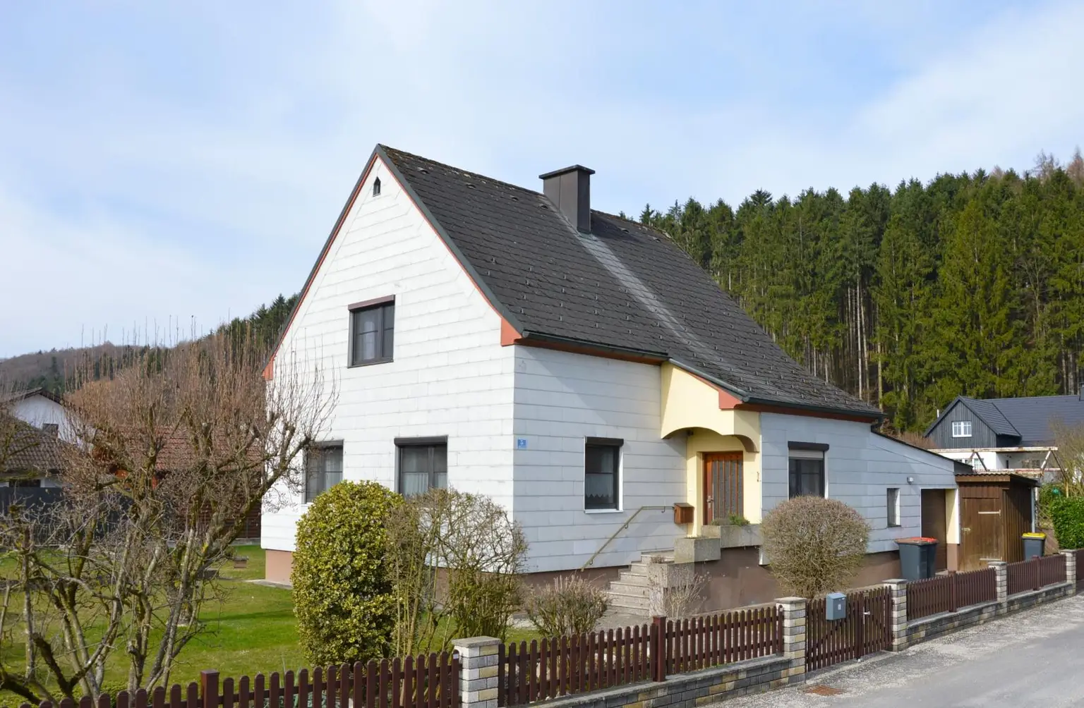 Haus mit Garten in Waldnähe