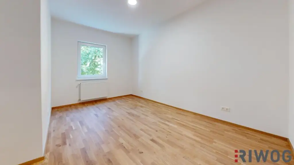 ERSTBEZUG nach Sanierung I 3 Zimmer Wohnung mit Balkon in wundervoller Grünlage I Tischler Einbauküche inkl. Siemensgeräte im Preis inbegriffen