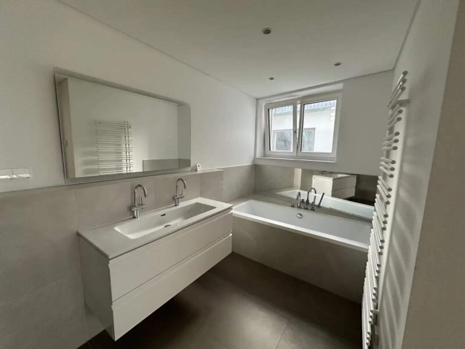 Gonzagagasse: moderne 4-Zimmer-Maisonette mit Freifläche: Leben im City-Center!