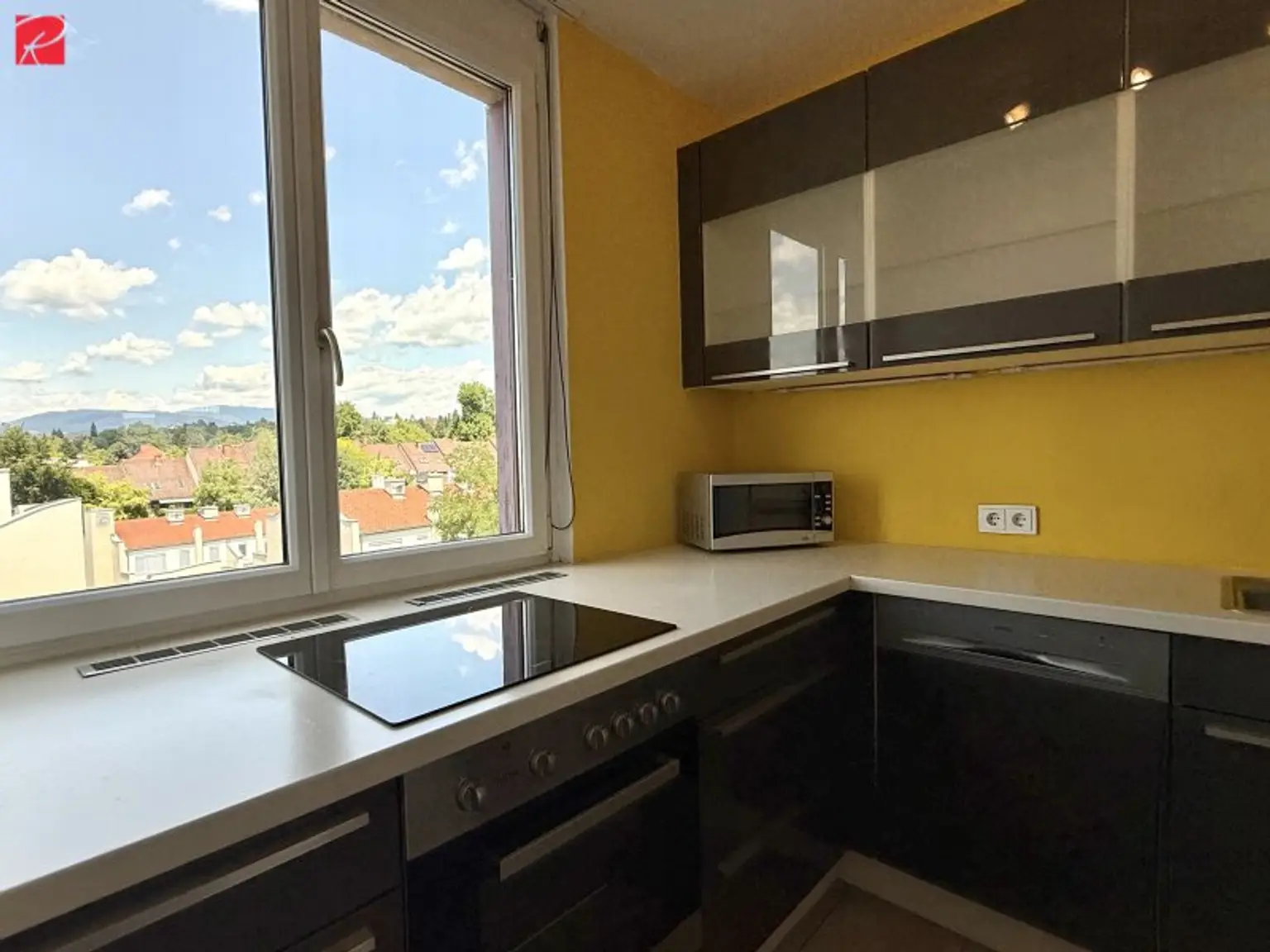Einzigartiger Grünblick: Heller Neubau mit großer Küche!