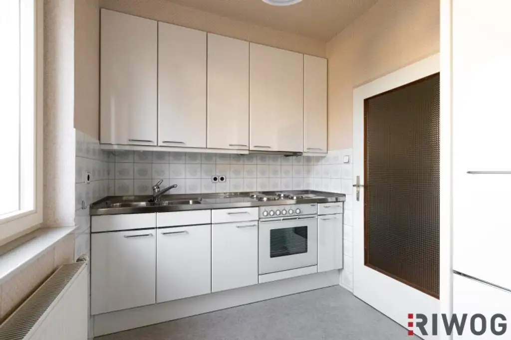 EIN- ODER ZWEIFAMILIENHAUS, gute Substanz, Modernisierungsbedarf