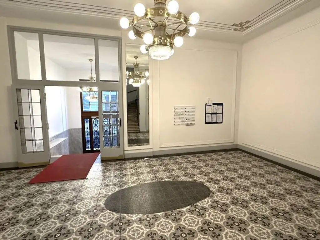 MÖLLWALDPLATZ, U1-NÄHE, 124 m2 ALTBAU, Wohnküche, 2 Zimmer, klimatisiert, 2 Bäder, Parketten, Loggia, 1. Liftstock, provisionsfrei