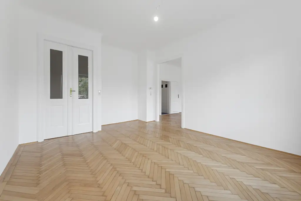 ALTHIETZING: Hervorragender Grundriss 2-Zimmer + Küche + Kabinett + Schrankraum
