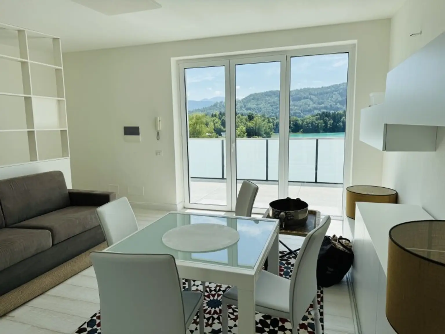 3-ZIMMER-WOHNUNG MIT PENTHOUSE-CHARAKTER IN PÖRTSCHACH AM WÖRTHERSEE – ERSTBEZUG