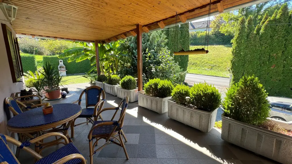 Geräumiges Einfamilienhaus, vollunterkellert, mit sehr schönem Garten!
