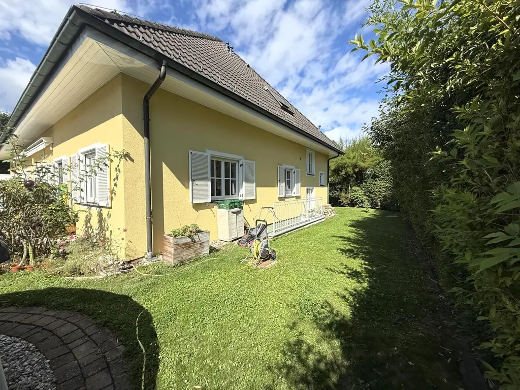 Exklusive Doppelhaushälfte in Massivbauweise in Enzesfeld // Exclusive semi-detached house in solid construction in Enzesfeld //