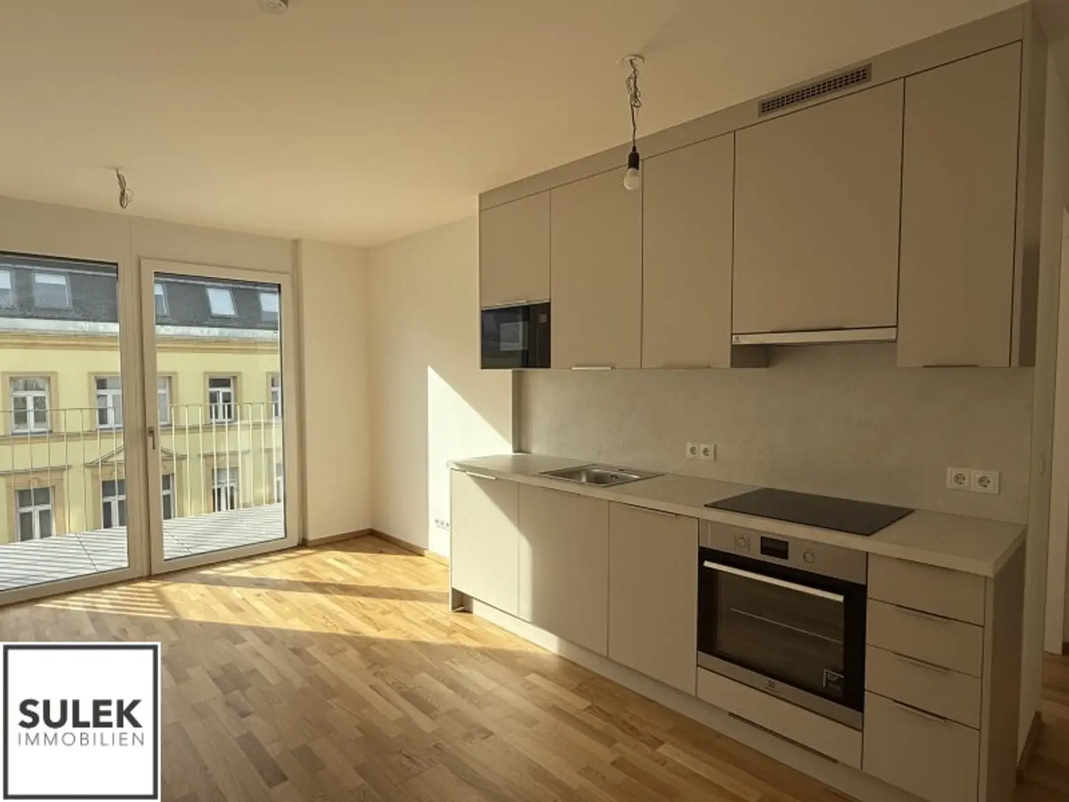 Erstbezug! Perfekt geschnittene 2 Zimmer Wohnung mit Balkon & top Anbindung (U4, U6, uvm.)