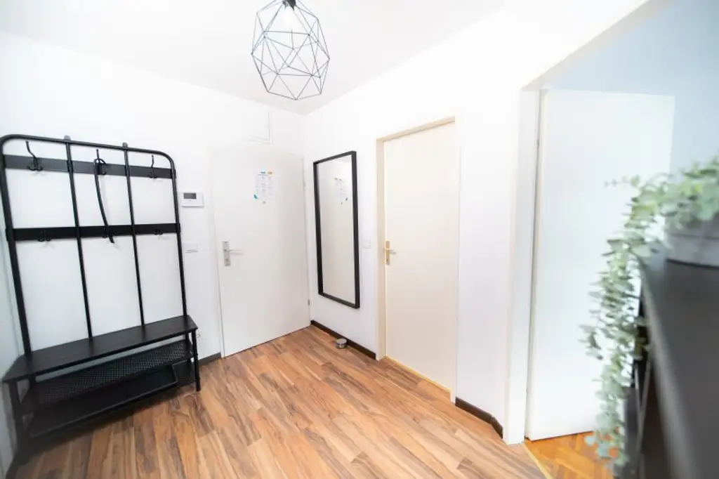 Charmante und helle Masionette-Wohnung ! Wunderschön möbliert !