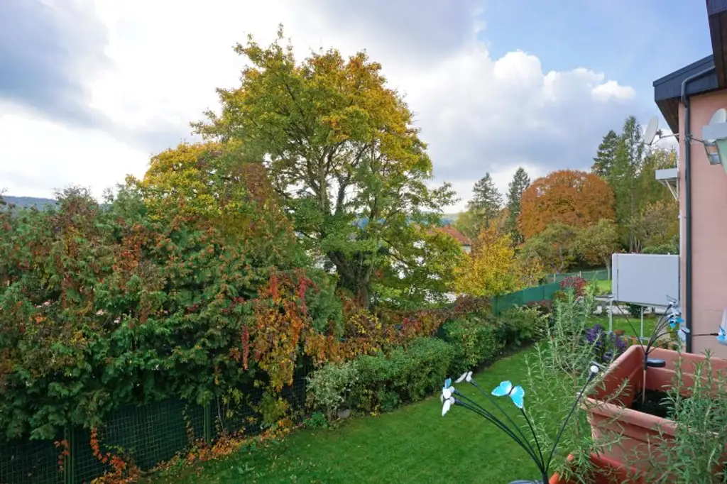 Familienfreundliches Reihenhaus mit Garten und Garage im Ortskern