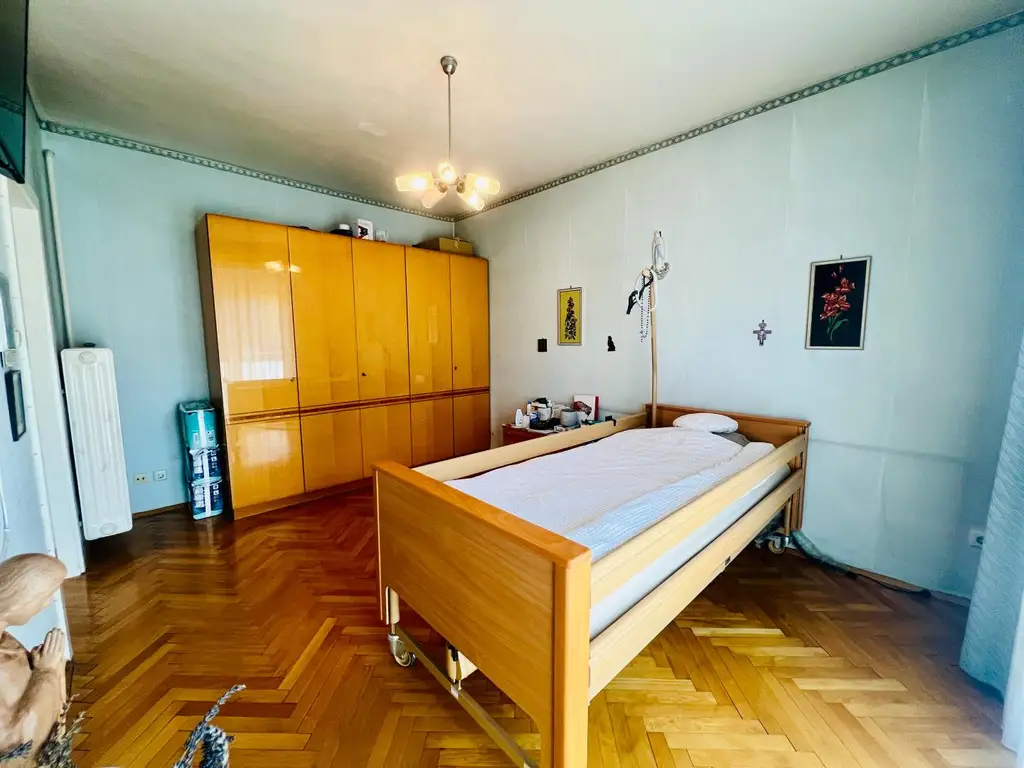 Charmante 3 Zimmer EG Wohnung mit 2 Loggien und Garage