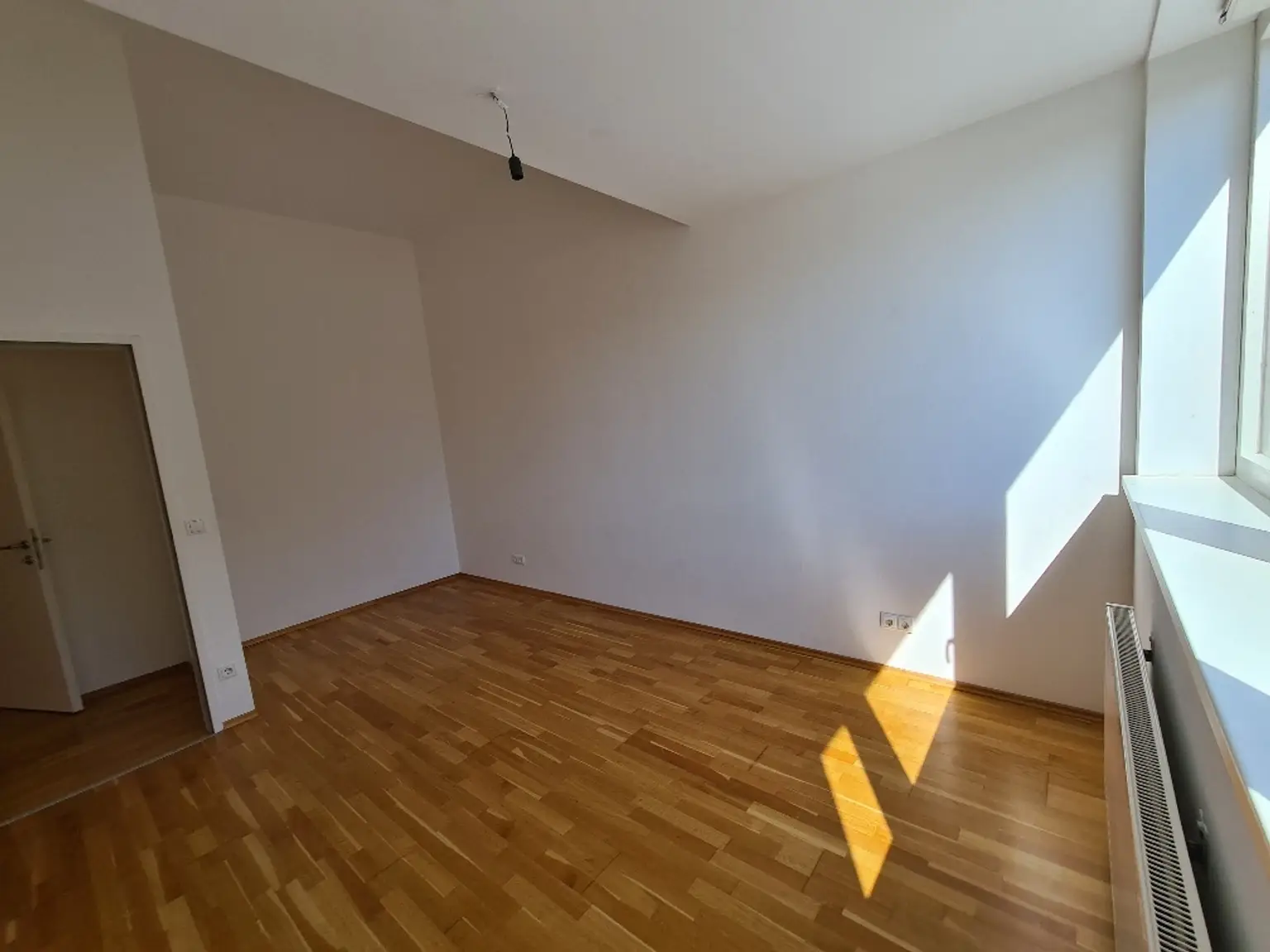 Perfekt aufgeteilte 3-Zimmer-Dachgeschosswohnung in
unmittelbarer Nähe zur Herz-Passage!