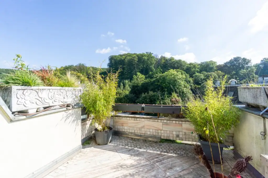 Dachterrassenwohnung vom Feinsten! Komfort und Ruhe im Grünen auf knapp 100 m²