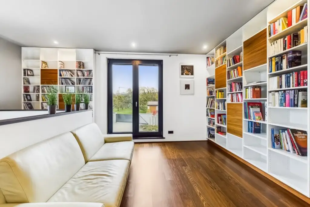 Exklusive Villa mit Indoor- & Outdoor-Pool, Smart-Home-Ausstattung und durchdachtem Raumkonzept