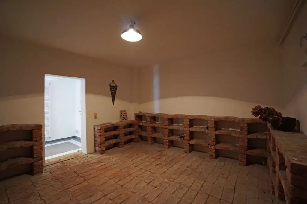 Repräsentative Villa mit Pool und Wellnessbereich in sonniger Waldrandruhelage