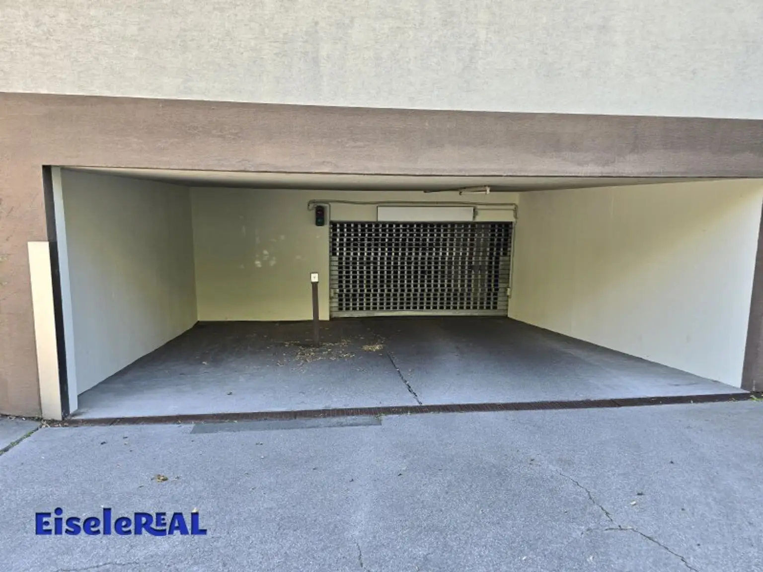 3 Zimmer – Loggia - Garage - Renovierungsbedarf